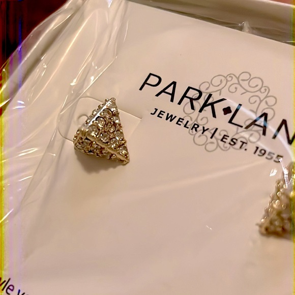 CRYSTAL PYRAMID - Picture 3 of 3